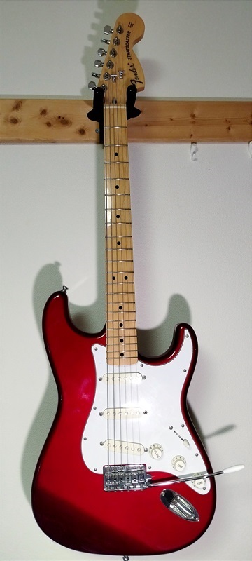 Fender (Japan Exclusive Series)  Classic 70s Strat Aged Candy Apple Red の画像